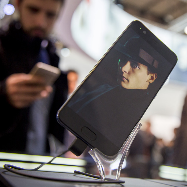 iPhone'u yakalamak üzere!
