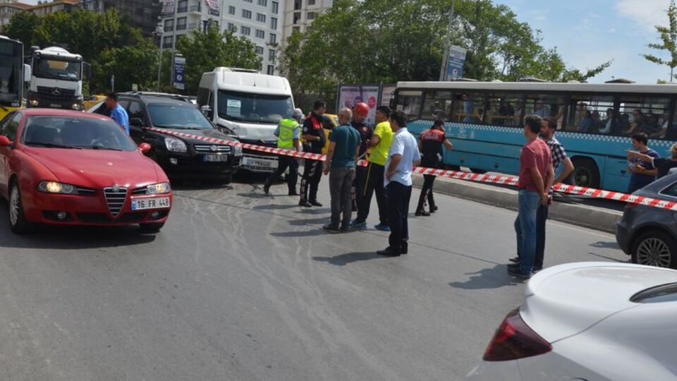 Kadıköy'de 8 araç birbirine girdi!