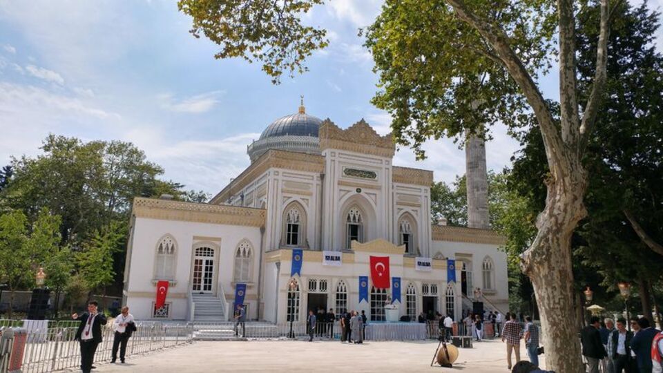 Yıldız Hamidiye Camisi yeniden ibadete açıldı