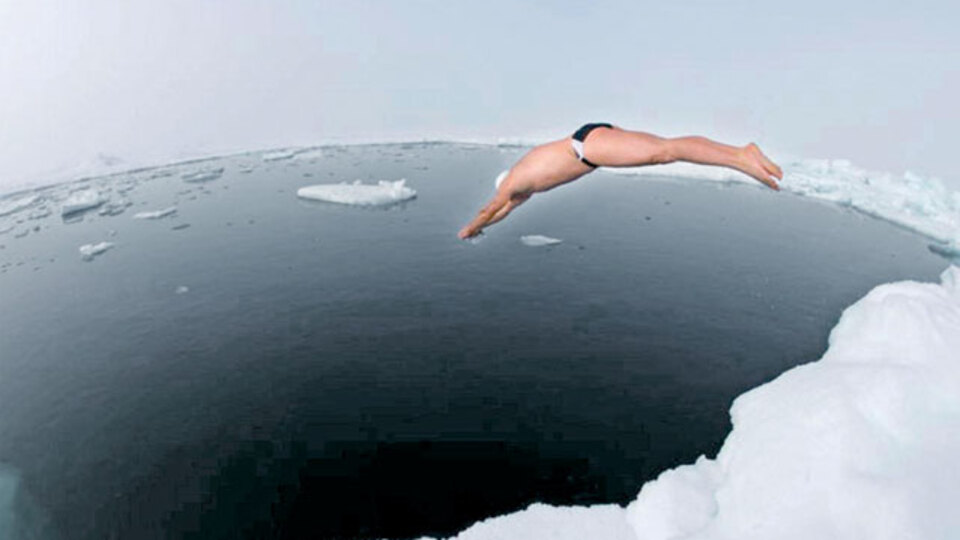 İklim için kutupta 22 dakika yüzdü