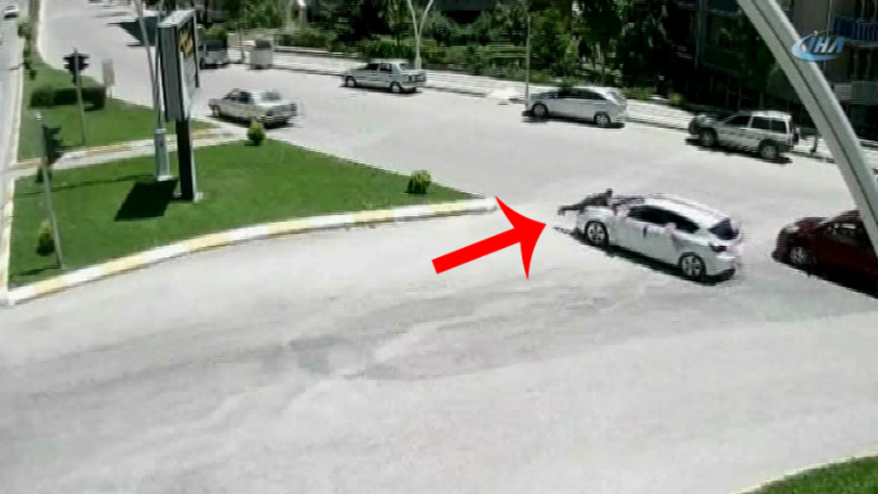 Bahşiş için gelin arabasına kaza yaptırdı!