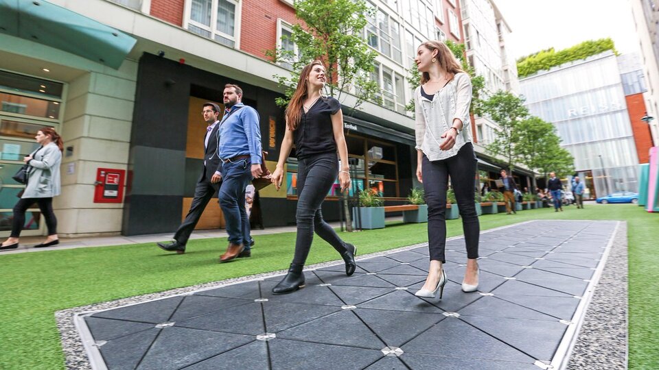 Dünyada bir ilk! Londra'da 'akıllı sokak' enerji üretmeye başladı