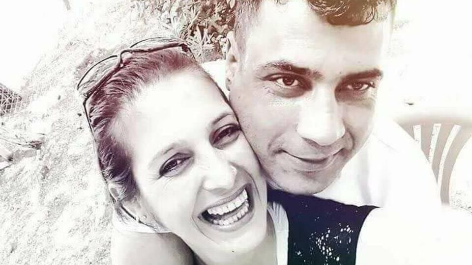 İntihar eden eşinin mezarı başında, tüfekle yaşamına son verdi