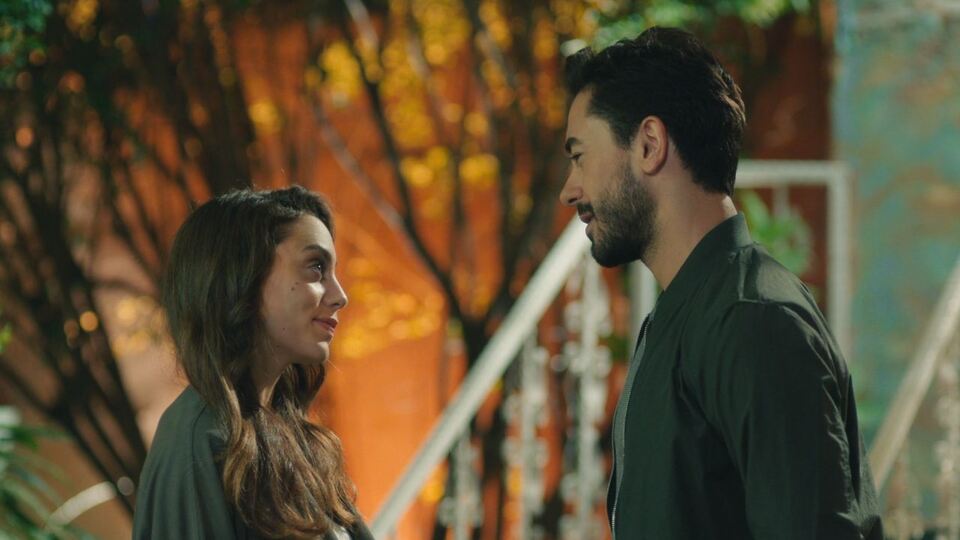 "Elini tuttum, gitmesine izin vermeyeceğim!"