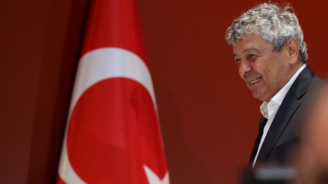 Lucescu, yurt dışındaki milli futbolcularla görüşüyor!