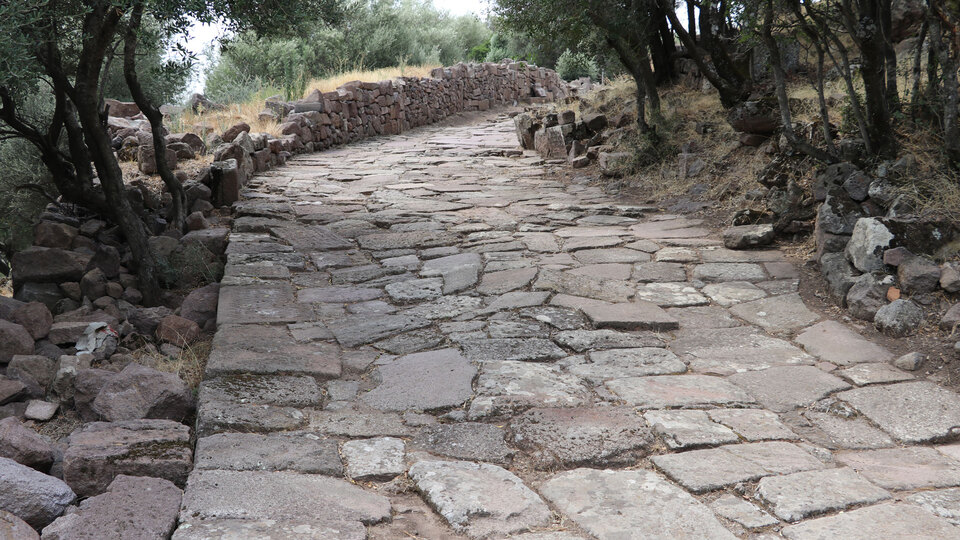 Manisa'da 2 bin yıllık antik yol bulundu