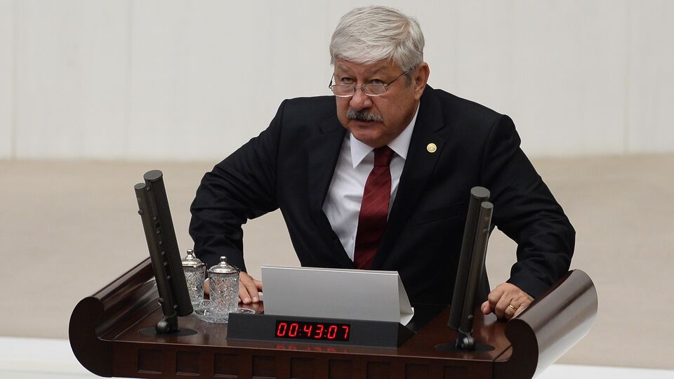 CHP'li Akaydın: 15 Temmuz şehitlerinin önünde saygıyla eğiliyorum