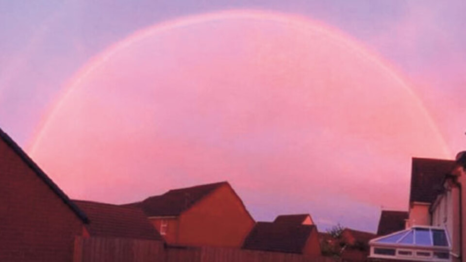 Pembe gökkuşağı hayranlık uyandırdı