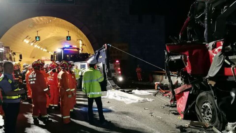 Çin'de otobüs kazası: 36 ölü!