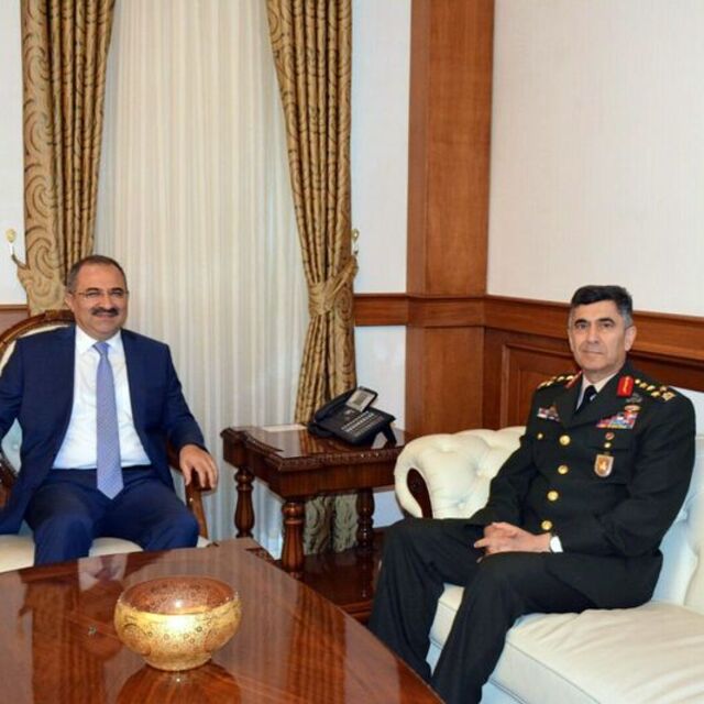 Kara Kuvvetleri Komutanı Orgeneral Çolak'tan Vali Kaban'a veda ziyareti