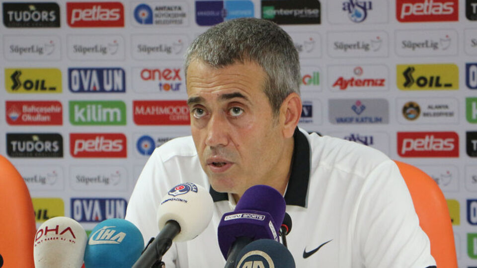 Özdeş oyuncularını kutladı