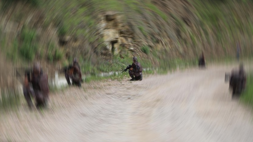 Özel harekat polisi "dost ateşi" ile yaralandı