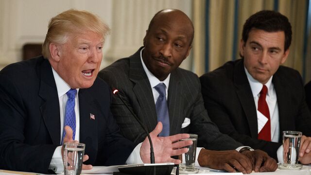 Trump'a şok! 3 istifa daha...