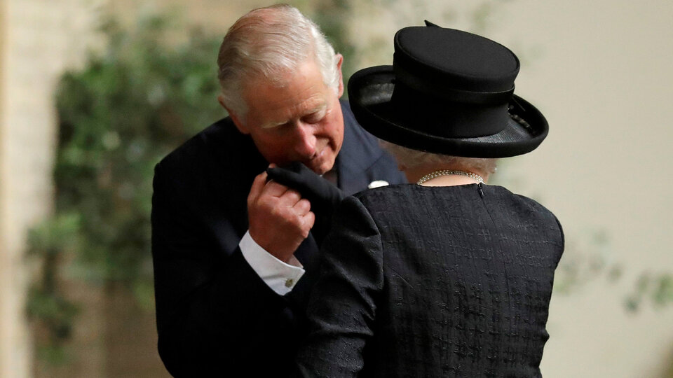 İngiltere bu iddiayı konuşuyor: Kraliçe Elizabeth tahtı devredecek