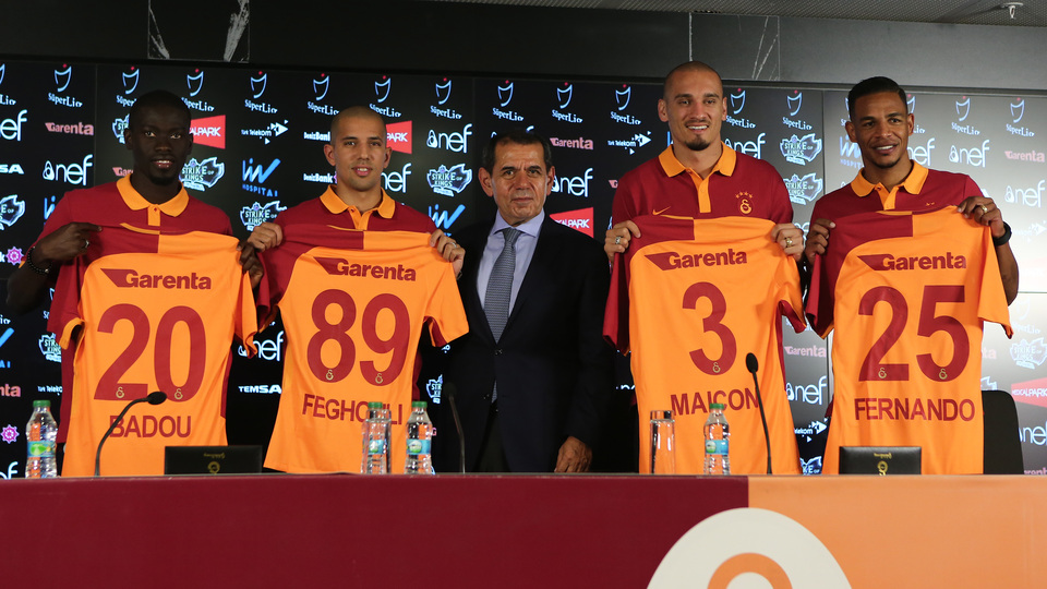 Galatasaray'da gövde gösterisi! İmzalar atıldı