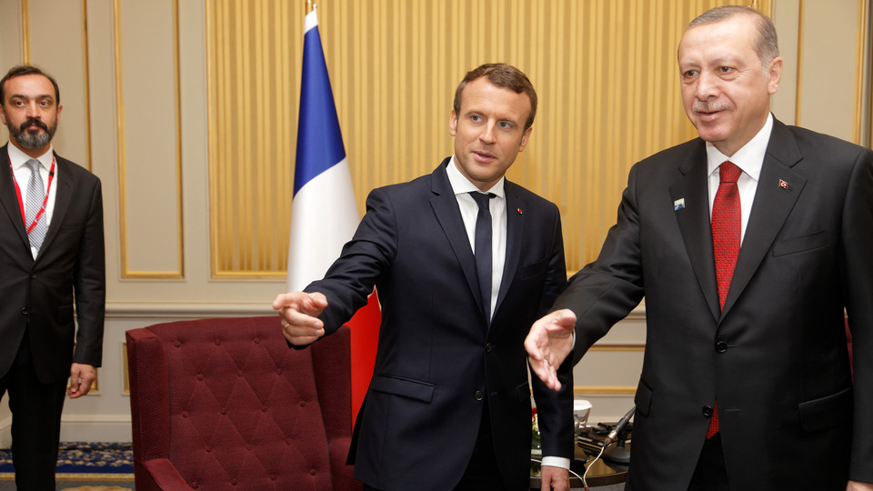 Erdoğan ile Macron telefonda görüştü!