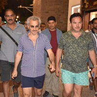 Kimse tanımadı! Elinde tesbih 40 korumayla Bodrum sokaklarında