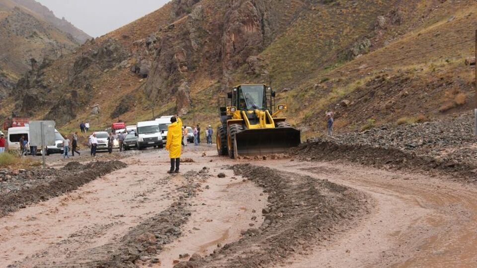 Van-Hakkari karayolu ulaşıma kapandı