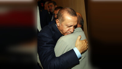 Erdoğan o isimle karşılaşınca duygu dolu anlar yaşandı