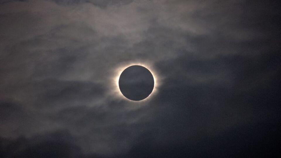 100 yılın en büyük Güneş tutulması gerçekleşti!