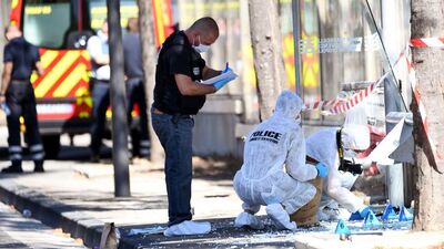 Marsilya'da araç iki otobüs durağına daldı: En az 1 ölü