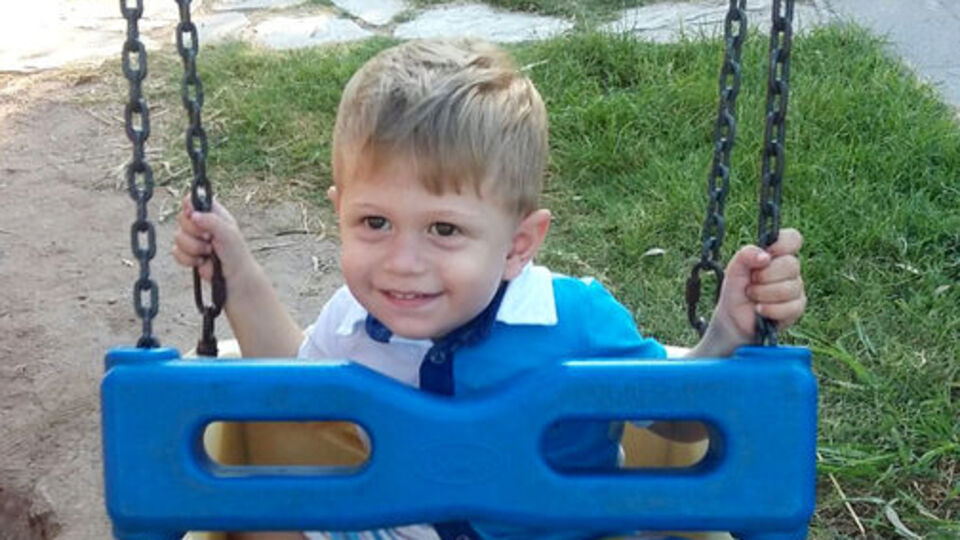 Üzerine televizyon düşen çocuk öldü