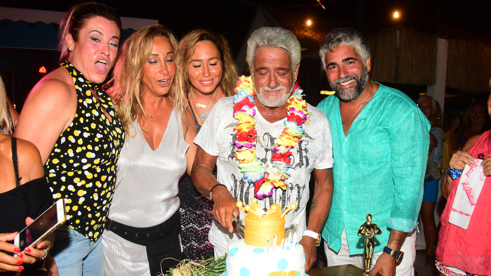 71'inci yaş günü sürprizi