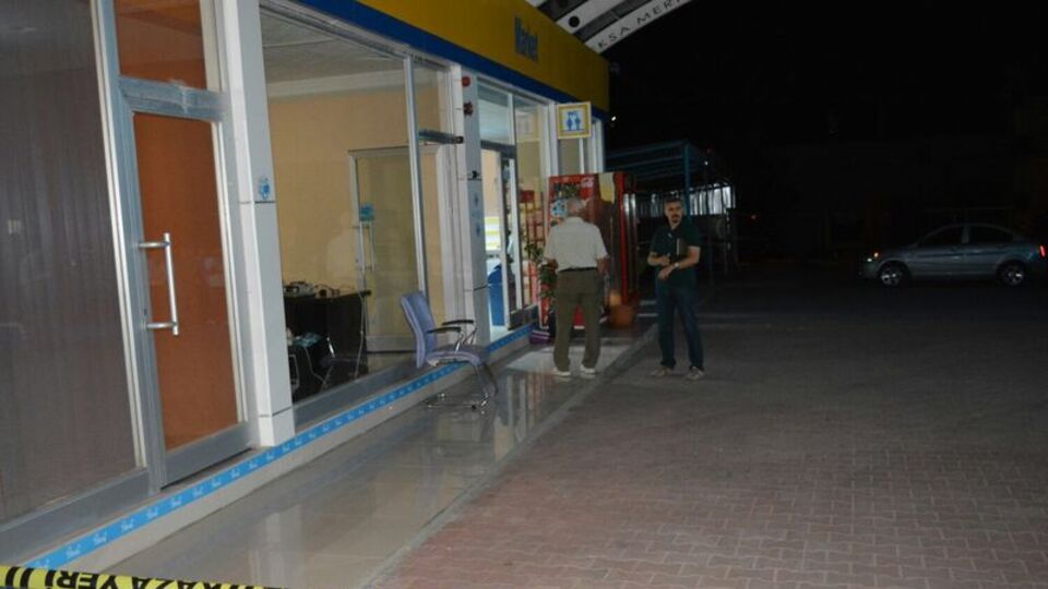 Akaryakıt istasyonunu basıp 10 yaşındaki çocuğu kaçırdılar!