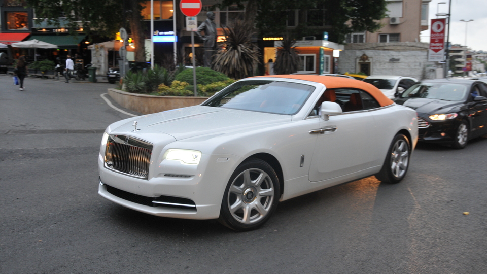 Ağaoğlu'nun milyon dolarlık araçlarında büyük zarar