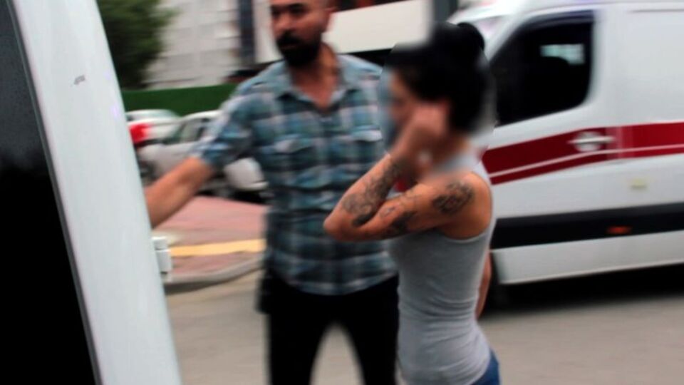 İkaz edilince yöneticiyi silahla vurdu!