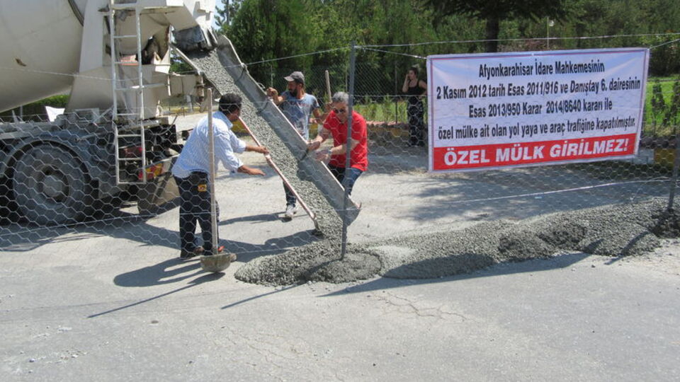'Kendi arazim' dedi! Yola beton döktü