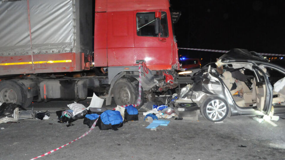 11 araç birbirine girdi! Ölü ve yaralılar var