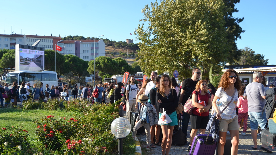 Biner biner gidiyorlar