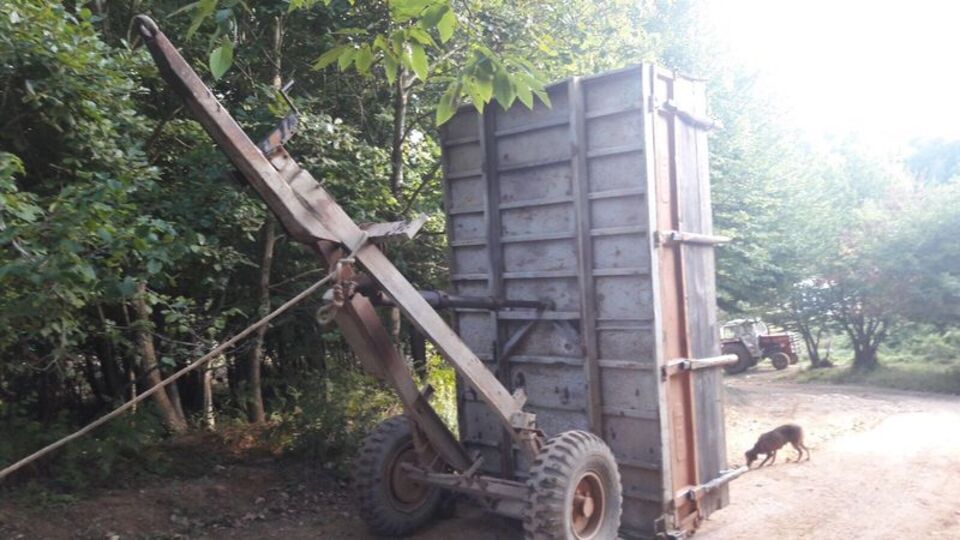 Fındık işçilerini taşıyan traktör devrildi: Çok sayıda yaralı var