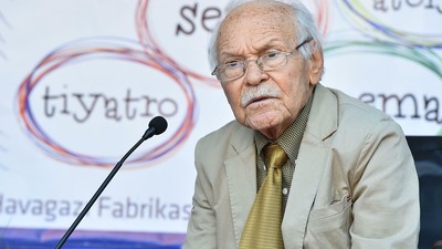 Muzaffer İzgü hayatını kaybetti