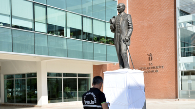 Atatürk heykeline saldırıya tutuklama