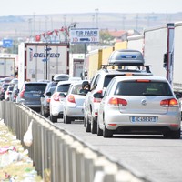 Sınır kapılarındaki kuyruk eridi