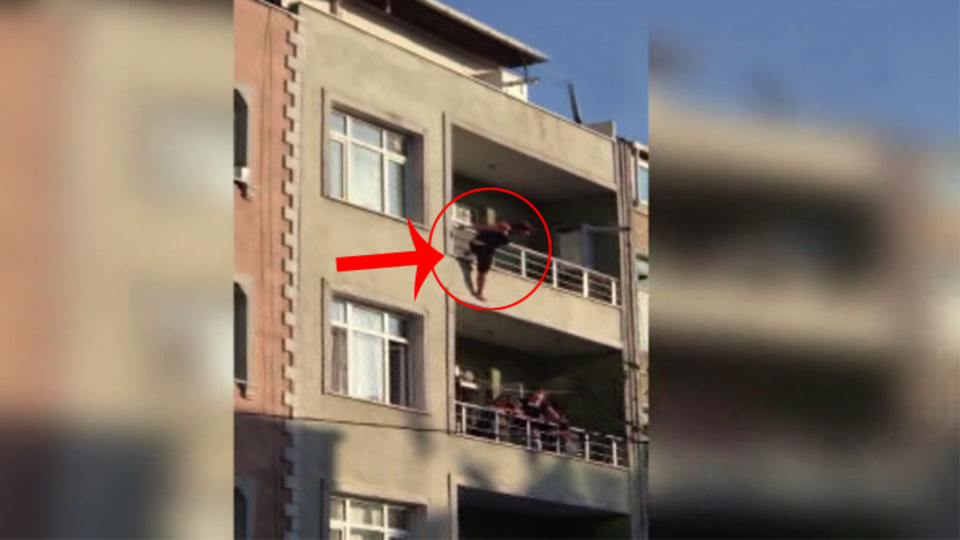 Komşuları ikna edemedi! Kendini bıraktı