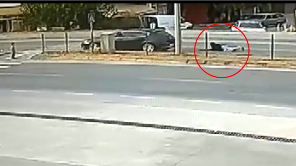 Evladına koşuyordu! Kucağında çocuğuyla araba çarptı