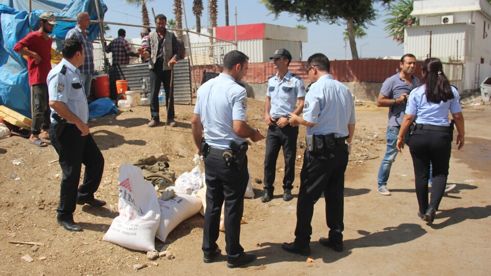 Hayvan pazarında silahlı saldırı! Yaralılar var