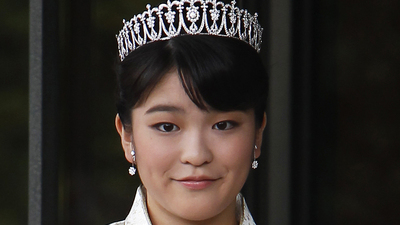 Aşkı için tahtından vazgeçti