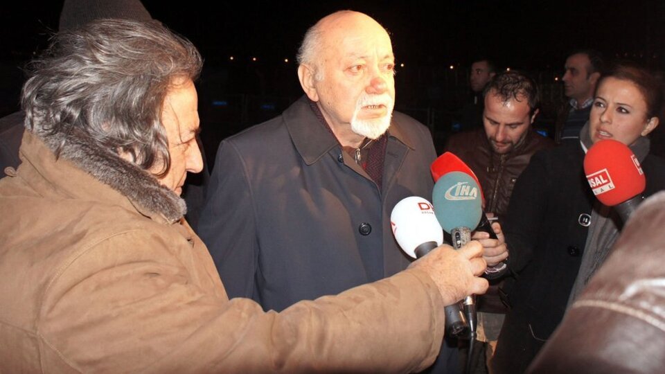 Doğan Yurdakul hasta kedisine ilaç vermeye gitmiş!