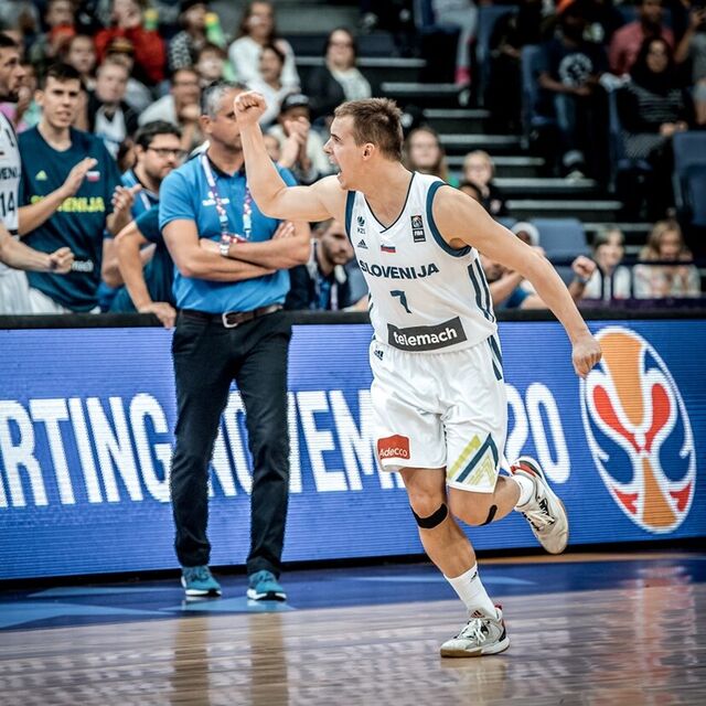 Slovenya zirvede tek kaldı!