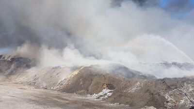 Foça'da cüruf depolama alanında yangın
