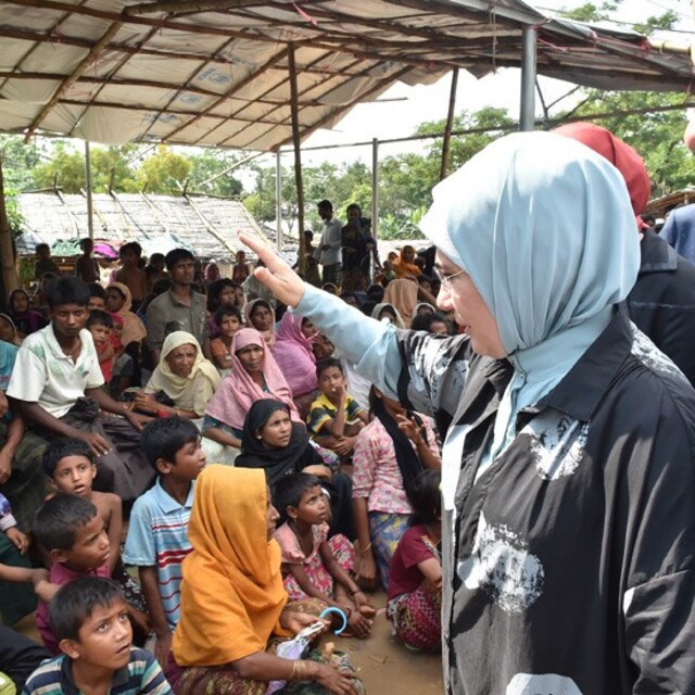 Emine Erdoğan, Bangladeş´te Rohingyalı sığınmacılara yardım dağıttı