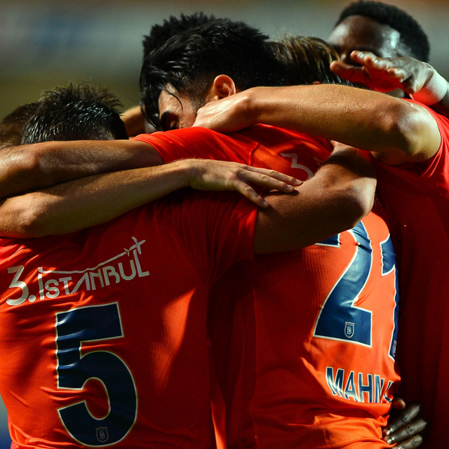 Başakşehir'de 2 ayrılık