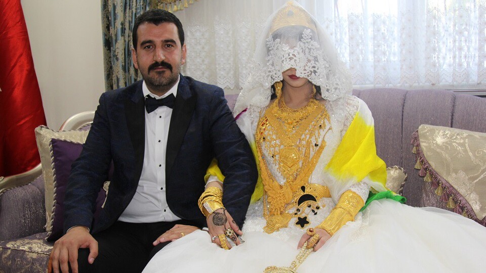 Dudak uçuklatan aşiret düğününe 4 bin kişi katıldı!