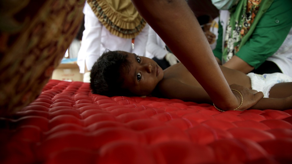 Bangladeş'te bir haftada en az 200 Arakanlı Müslüman çocuk açlıktan öldü!