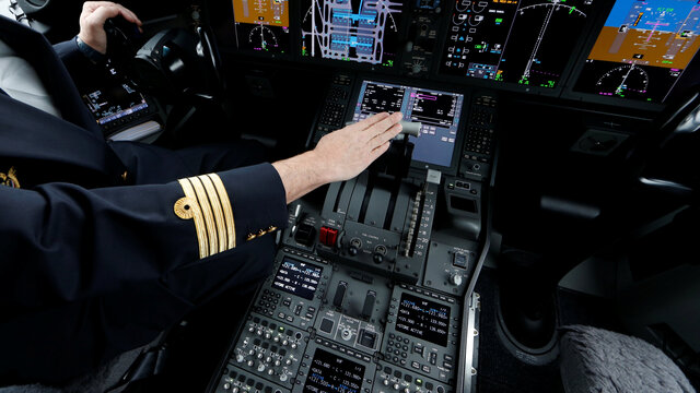 Onlarca pilot aniden hastalandı, uçuşlar iptal