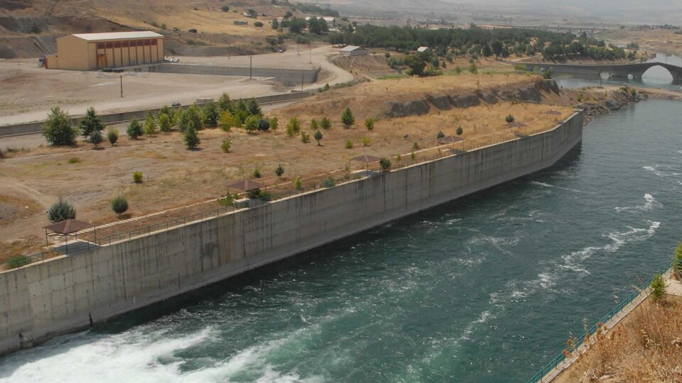 Koç Holding'ten iki HES'e teklif